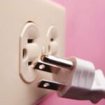 No dejes conectados los electrodomésticos, consumen energía, aunque estén apagados
