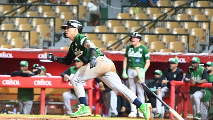 Ismael Munguía en acción en el Estadio Quisqueya Juan Marichal