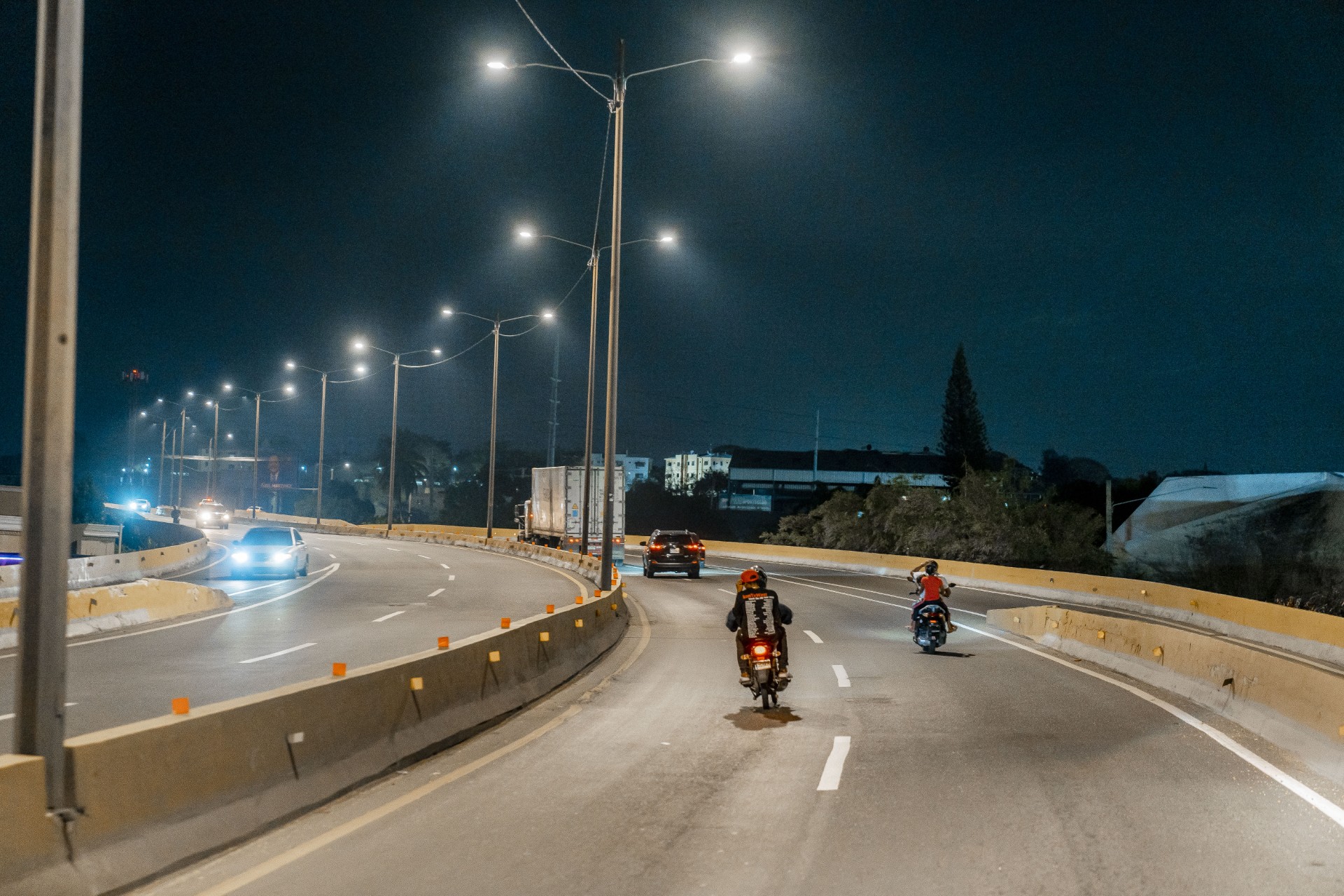 Trabajos de iluminación de autopistas