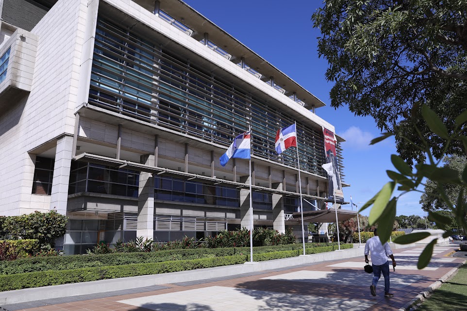 Se entrega a las autoridades hombre buscado por presunto narcotráfico