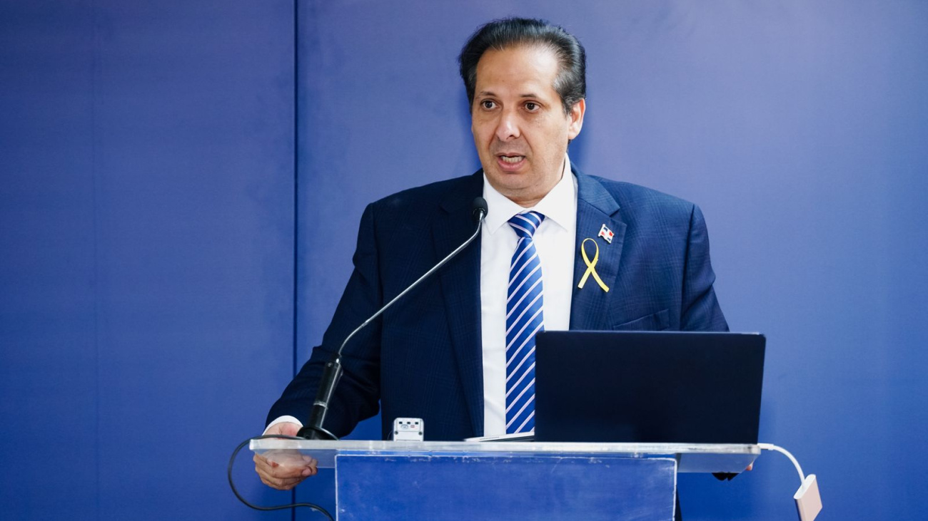 Víctor Atallah, ministro de Salud