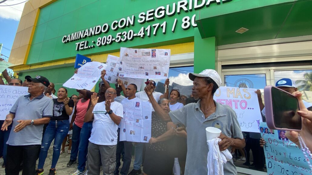 Protesta frente a Coop-Herrera: afectados exigen devolución de su dinero (19 de septiembre de 2024)