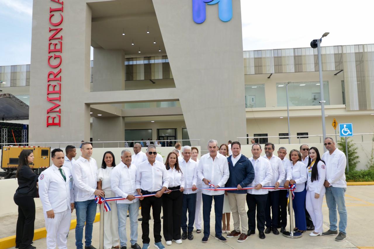 Abinader inaugura hospital SFM.