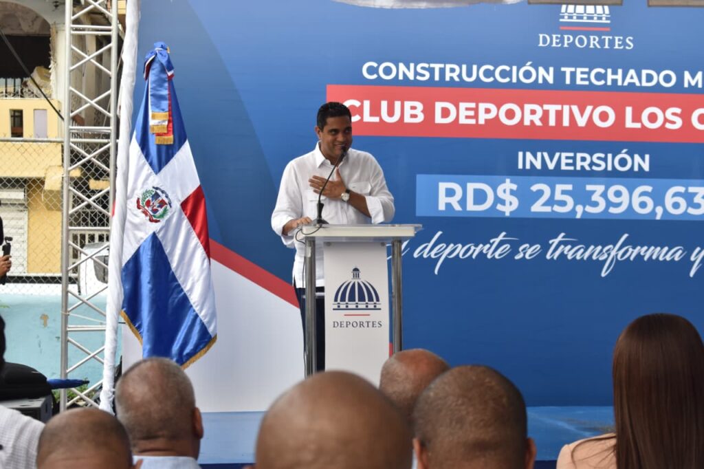  El ministro de Deportes, Kelvin Cruz, encabezó este lunes el acto para iniciar la construcción del Multiuso del Club Los Caribe en Sabana Perdida, en este municipio, con una inversión de más de 25 millones de pesos.