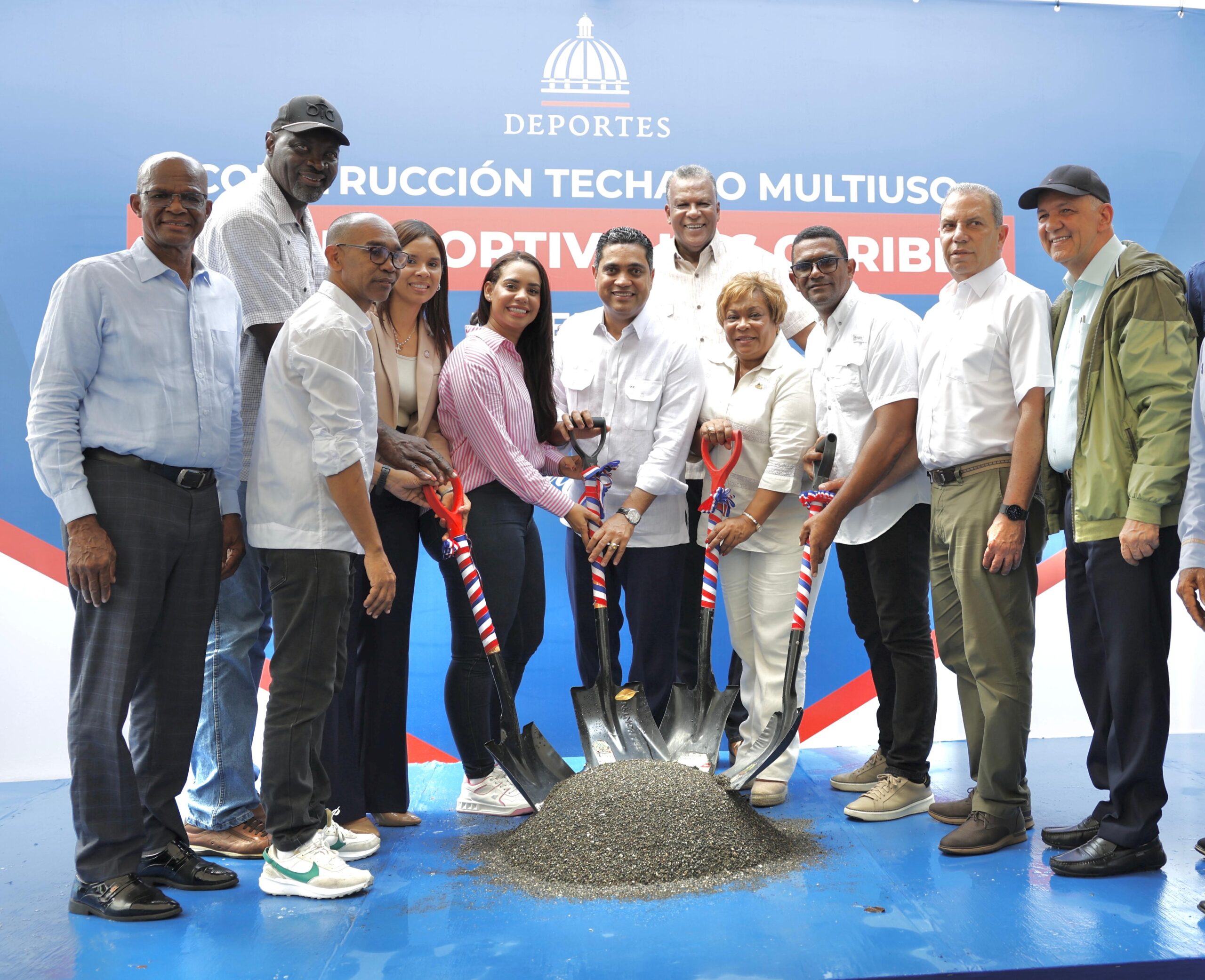 El ministro de Deportes, Kelvin Cruz, encabezó este lunes el acto para iniciar la construcción del Multiuso del Club Los Caribe en Sabana Perdida, en este municipio, con una inversión de más de 25 millones de pesos.