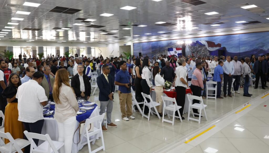 El ministro de Deportes, Kelvin Cruz, celebró en grande el Día Nacional del Deporte con una gran convocatoria de atletas medallistas olímpicos, centroamericanos y panamericanos, así como dirigentes deportivos y representantes de diferentes sectores de la sociedad.