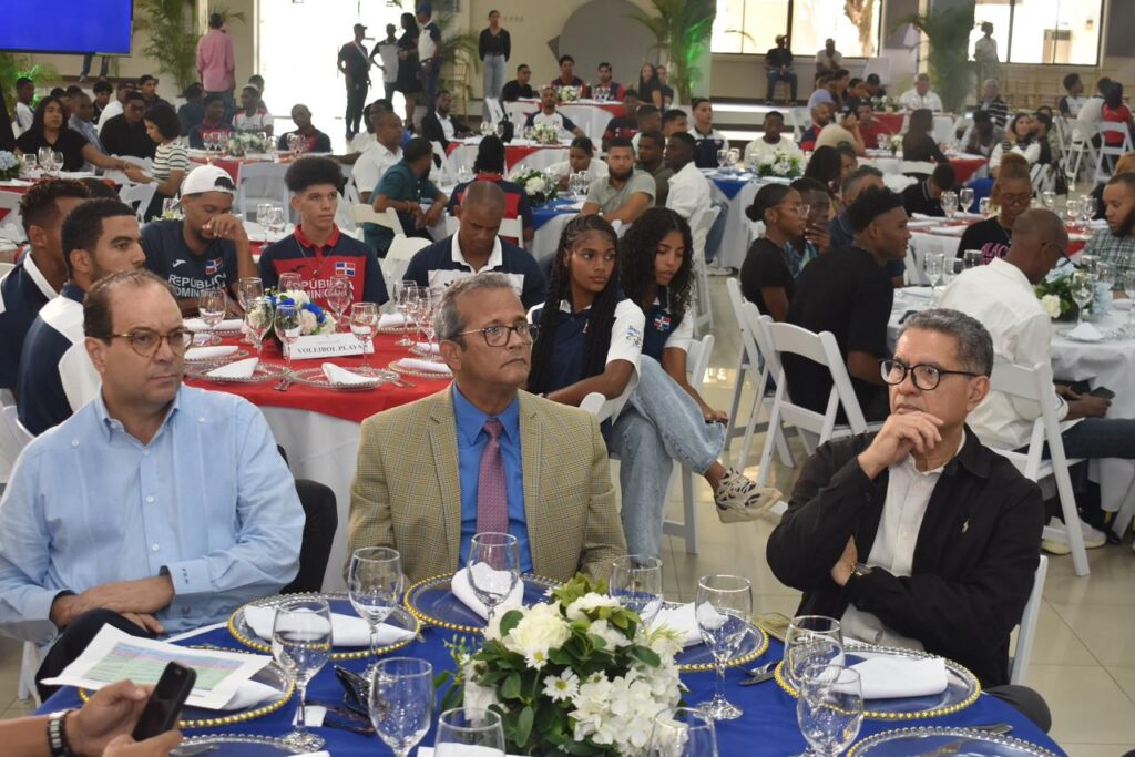 El ministro de Deportes, Kelvin Cruz, celebró en grande el Día Nacional del Deporte con una gran convocatoria de atletas medallistas olímpicos, centroamericanos y panamericanos, así como dirigentes deportivos y representantes de diferentes sectores de la sociedad.