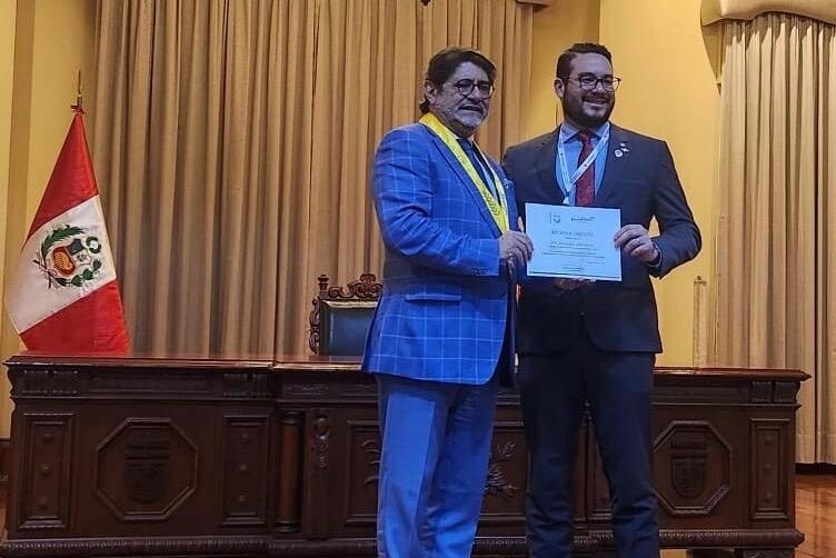 Jurista Paul Maldonado es reconocido en Perú
