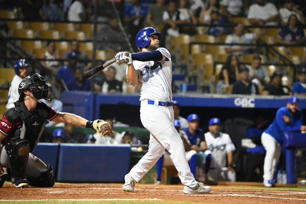 Cal Stevenson pegó jonrón para la primera carrera del Licey.