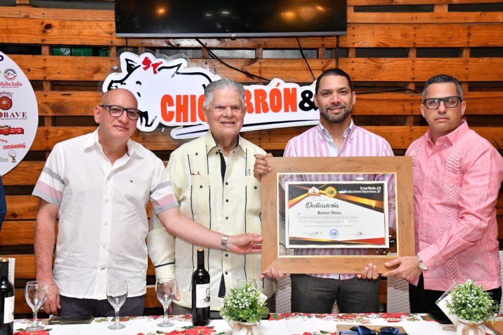 Fernández y Viñas reconocidos en inicio de premiación del TBS vegano