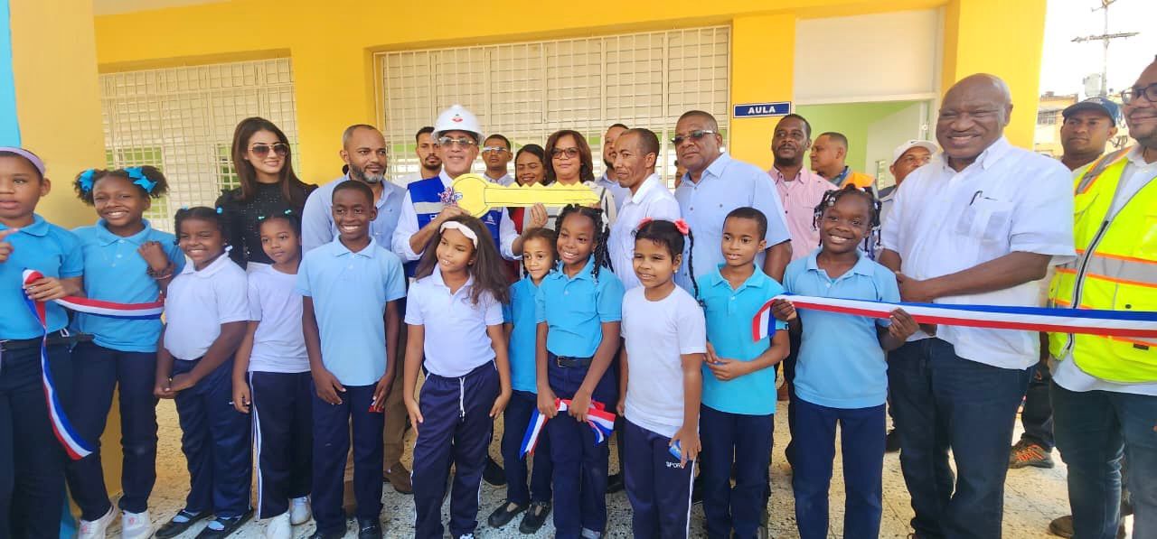 **Titular sugerido:** Gobierno entrega tres nuevos centros educativos iniciales en Bayaguana, Monte Plata.
