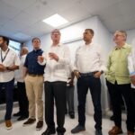 Roberto Santana, director de Servicios Penitenciarios y Correccionales junto al ministro de Mived y otros asistentes a la inauguran de la primera etapa de Las Parras.