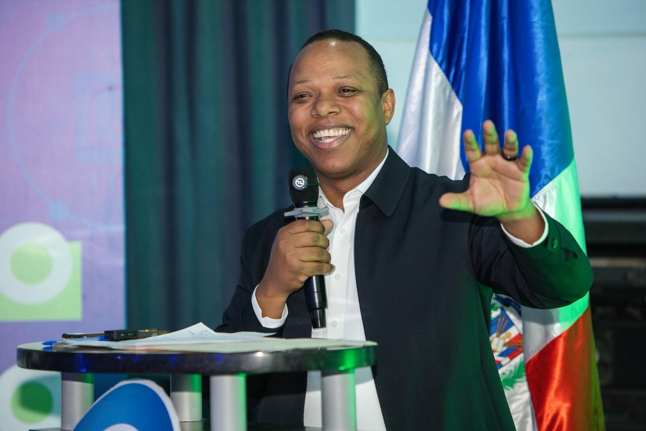 Presidente del partido, Milton Morrison,