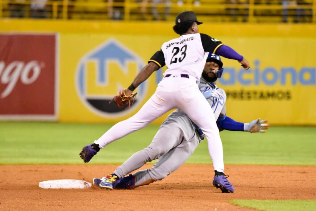 Licey le gana a las Águilas en Santiago