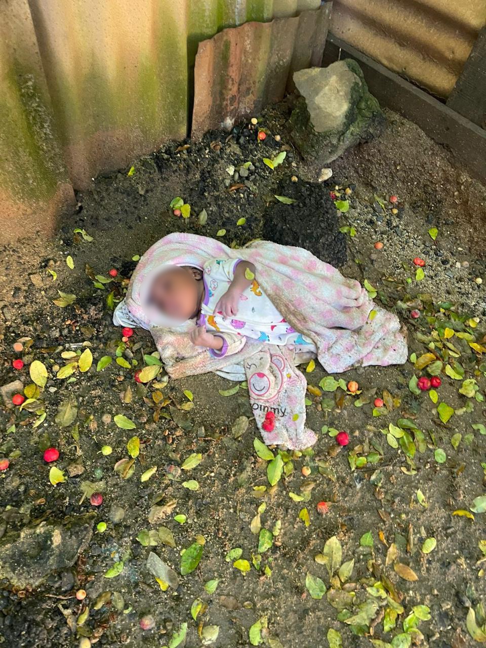 niña abandonada en Dajabón