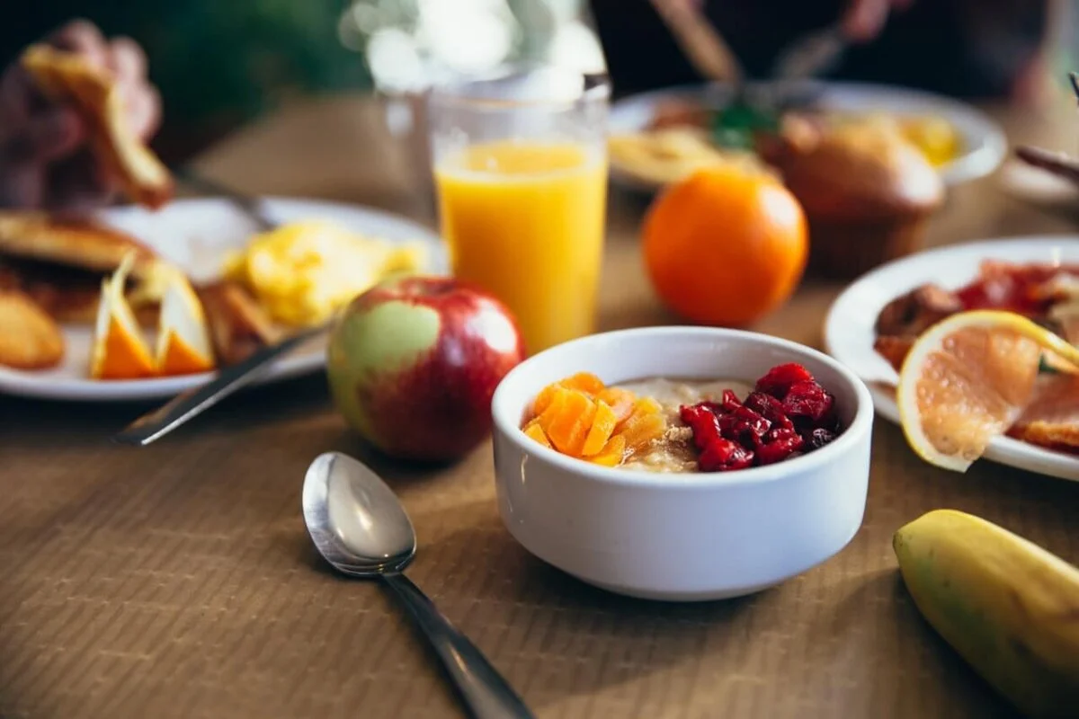Bióloga en microbiota recomienda desayunar a las nueve y cenar a las cuatro