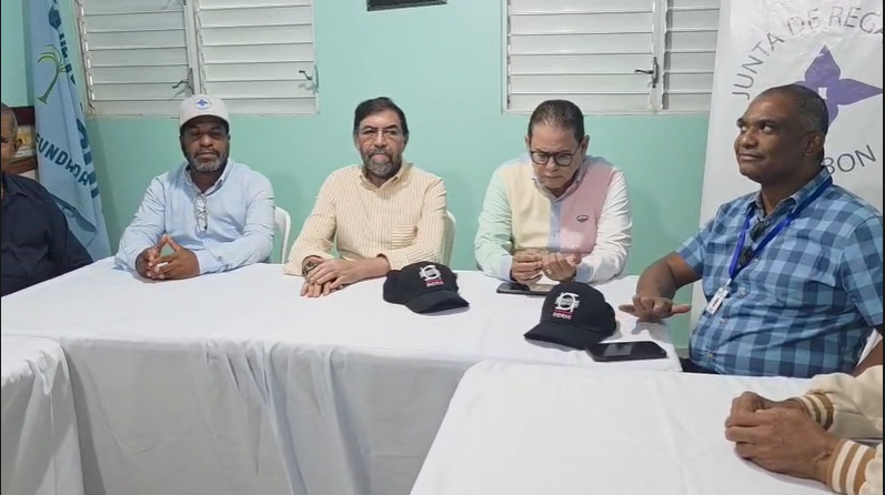 INDRHI se reúne con Junta de Regantes y revisa canal La Vigía