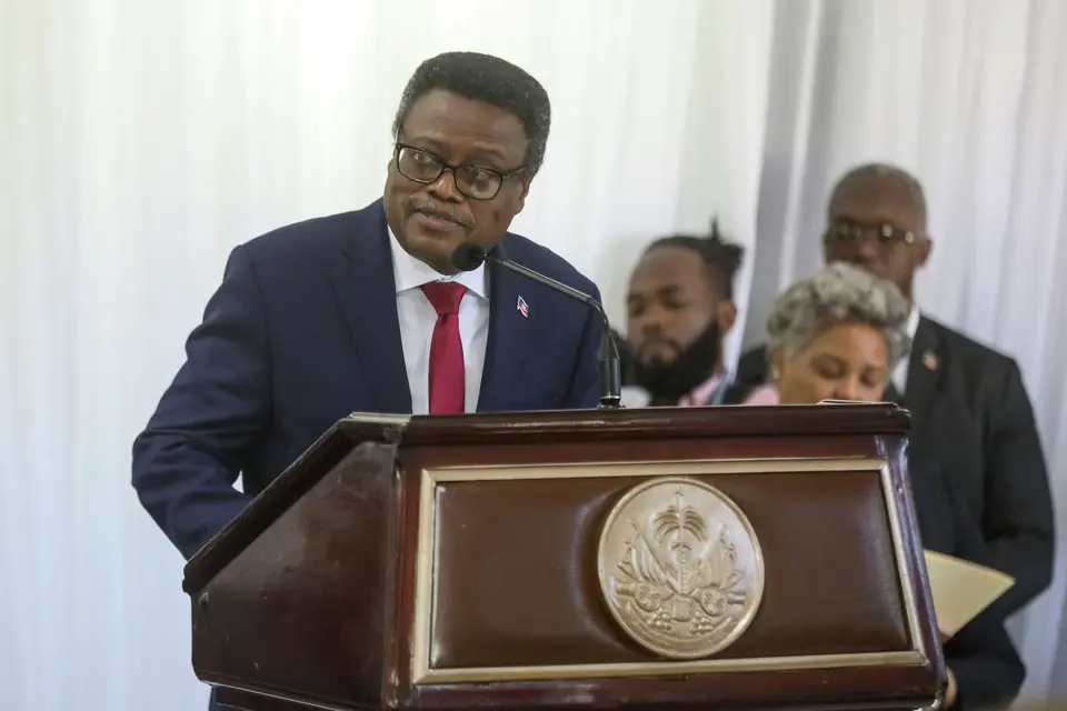 EE. UU. cancela visa a funcionario haitiano y lo acusa de apoyar a pandillas