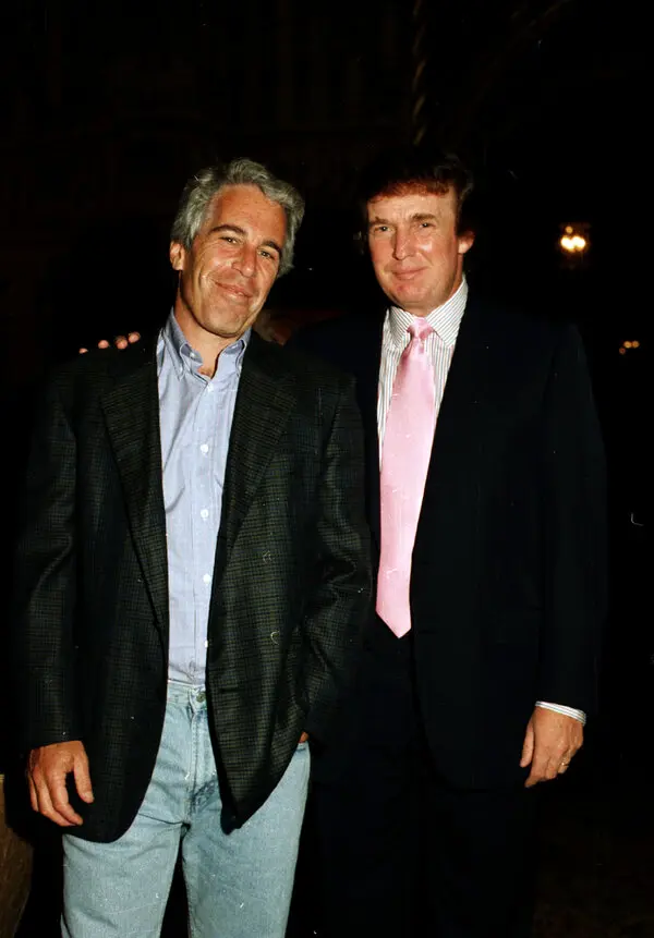 Archivos revelan más vuelos de Trump en el jet de Epstein