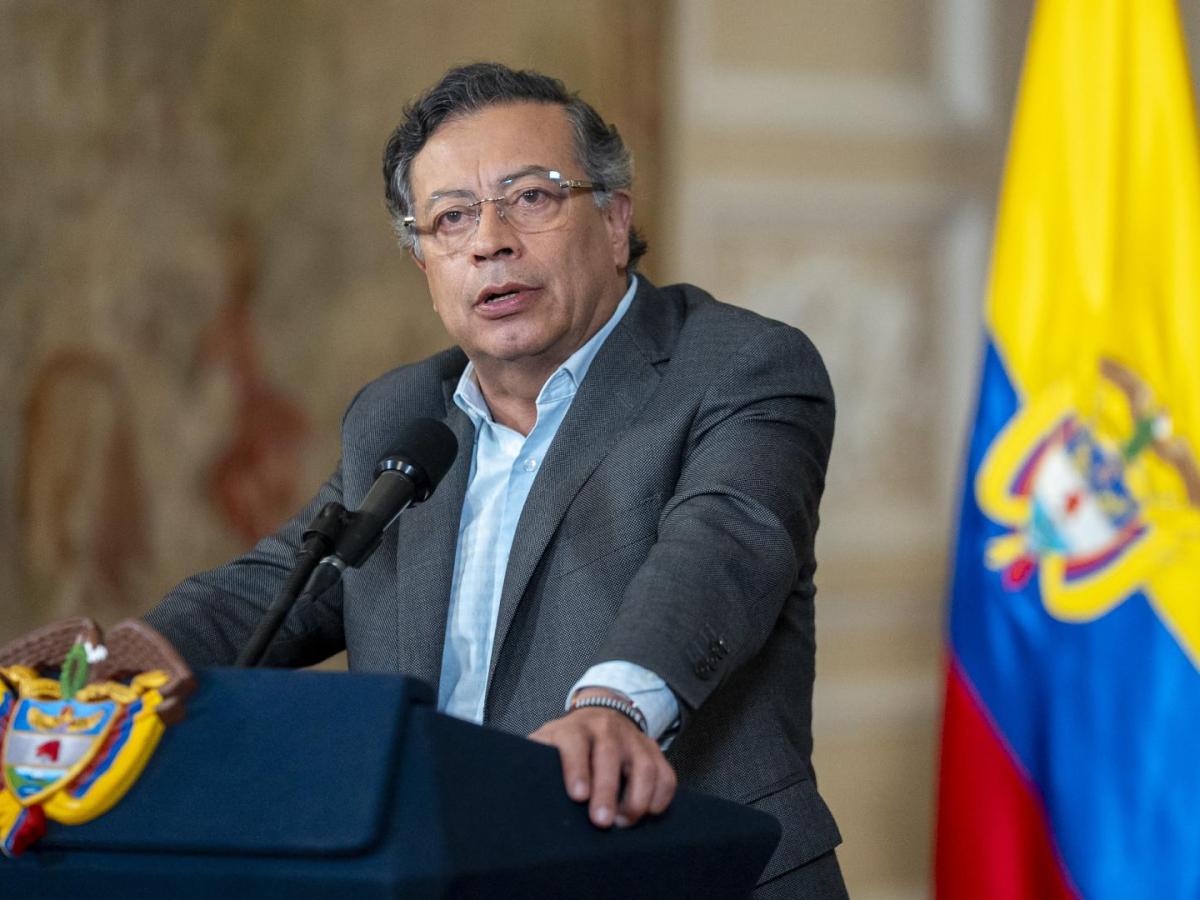 Petro solicita investigar hallazgo de cuerpos en mar de Colombia, asegura tienen que ver con bombardeo estadounidense