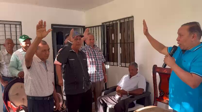 José María Cabrera (Picho) ex-alcalde del distrito municipal de Manuel Bueno se juramenta en La Fuerza del Pueblo