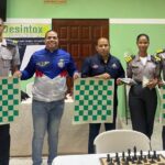 En el Centro Primer Teniente Fermín Kedual y Braulio Ramírez junto al equipo de la Policía Nacional.