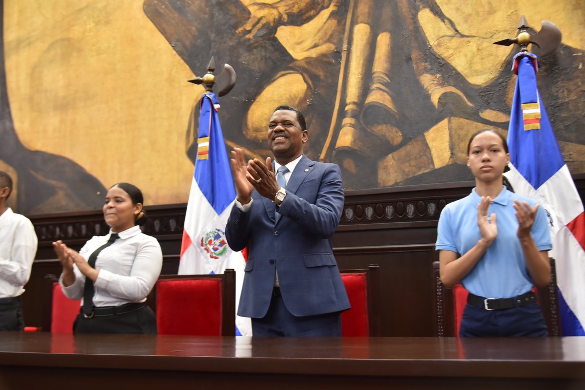 Germán Martínez reclama al gobierno por paralización de construcción de escuelas