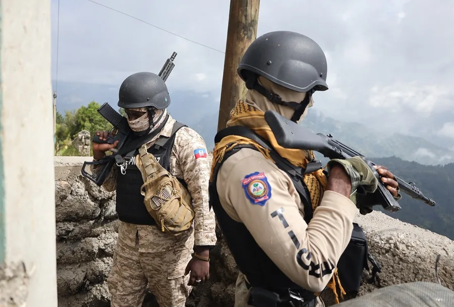 Ataque de bandas deja casi 20 muertos y 500 casas incendiadas en Haití, denuncia ONG