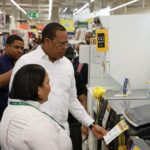 Director de Por Consumidor supervisa ventas, imagen de referencia.