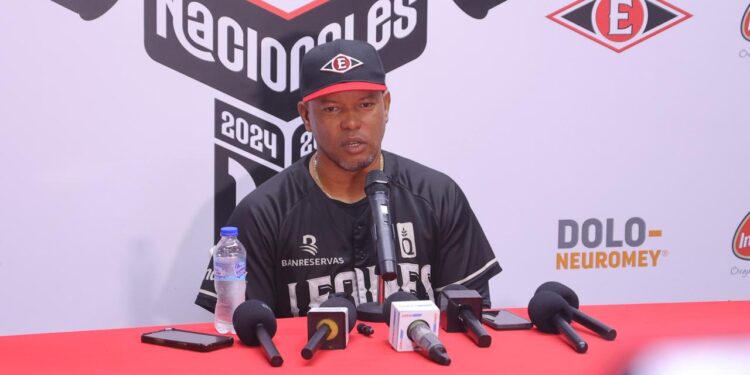 Ramón Santiago, manager de los Leones.