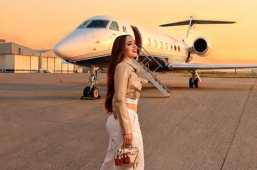 Karen Yapoort estrena su propio avión privado en Navidad