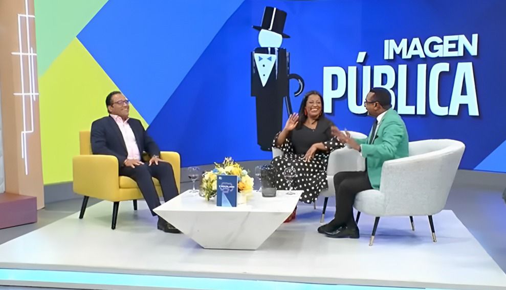 Salvador Holguín durante una entrevista en el programa “Imagen Pública TV”