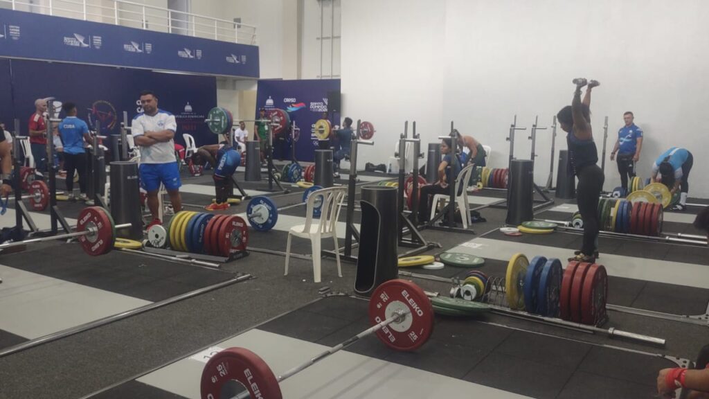 Atletas de 23 países inician este lunes en la capital de República Dominicana la lucha por las 160 plazas disponibles para el torneo de pesas de los Juegos Deportivos, Centroamericanos y del Caribe Santo Domingo 2026.