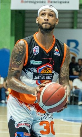 Bryan De la Cruz, del club Antonio Guzmán.