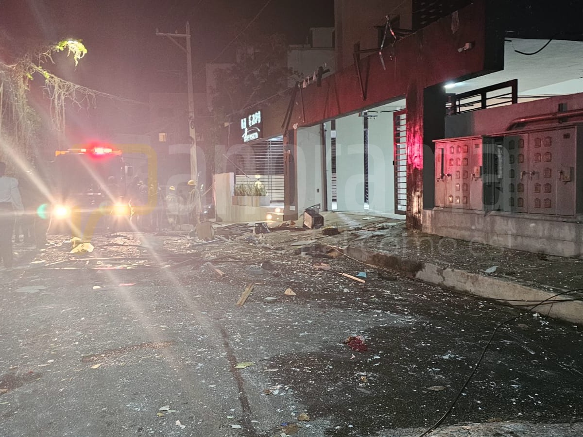 Reportan cinco heridos tras incendio provocado por explosión de tanque de gas en Villa Marina