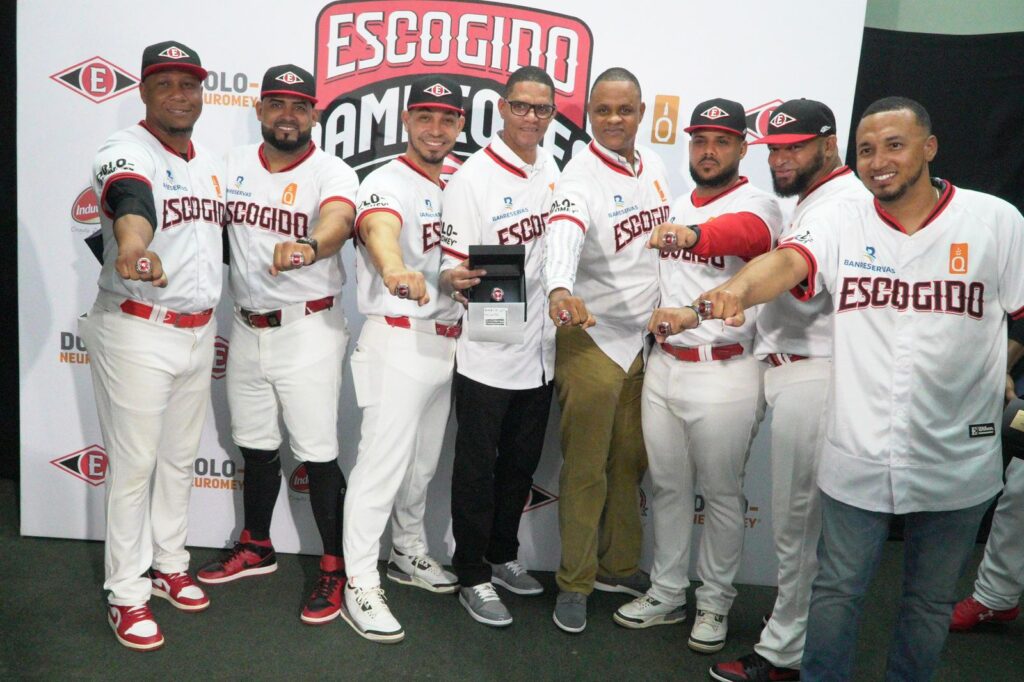 El Escogido entrega anillos de campeón en Lidom 2024-2025.