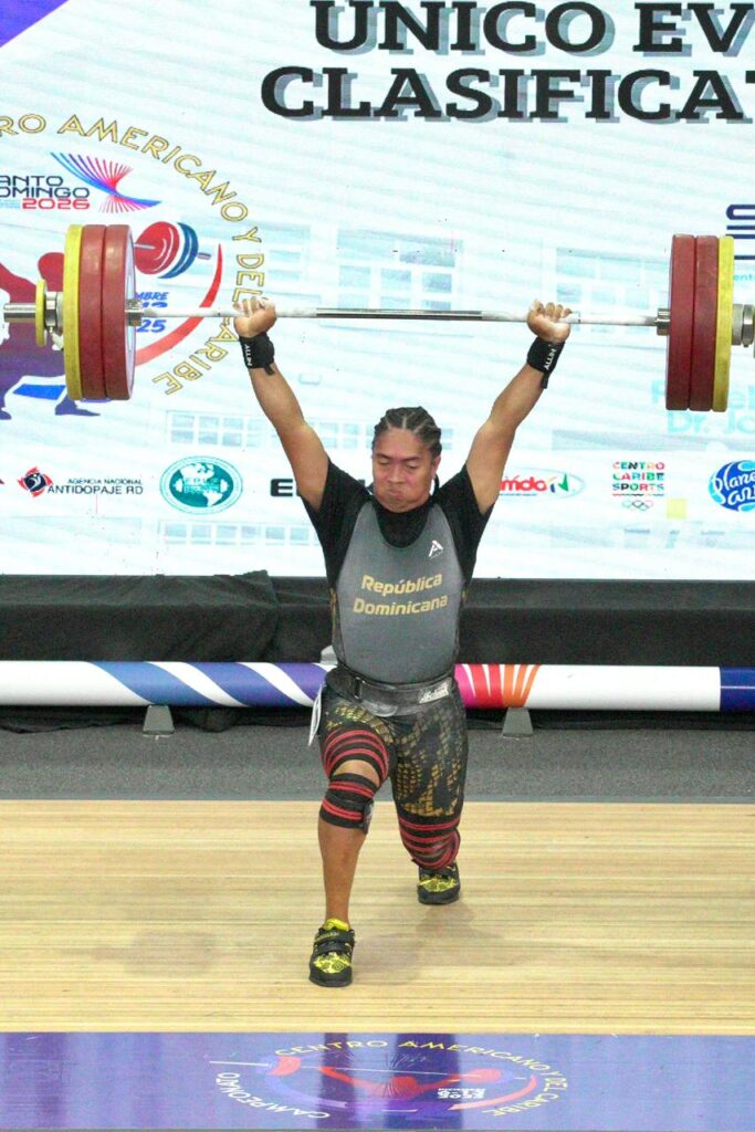 Yudelina Mejía  campeona absoluta de la división 86 kilos.