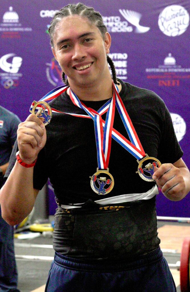Yudelina Mejía  campeona absoluta de la división 86 kilos.