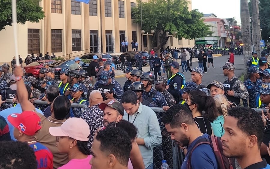 Refuerzan seguridad en Palacio de Justicia por llamado a protesta de indignados por desfalco en Senasa