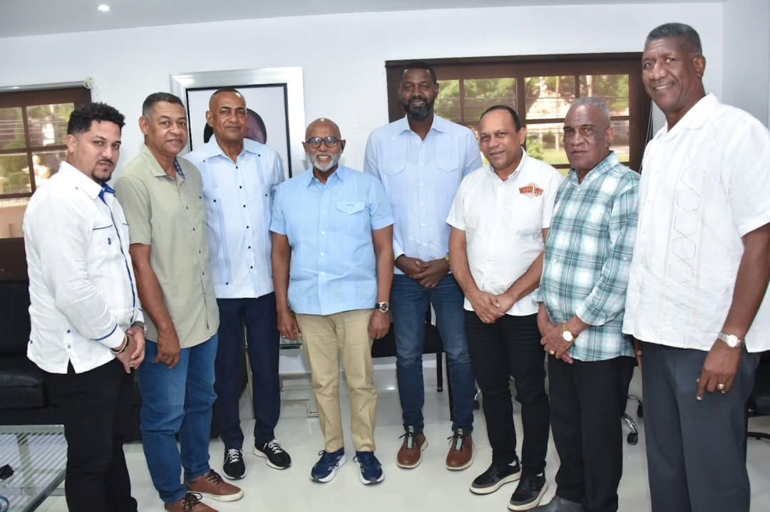 La Asociación de Baloncesto de la Provincia de Santo Domingo (ABASADO) anunció que el licenciado Ángel de la Cruz, actual presidente de la Comisión Presidencial de Apoyo al Desarrollo Provincial, presidirá el Comité Organizador del décimo Torneo de Baloncesto Superior de dicha demarcación.