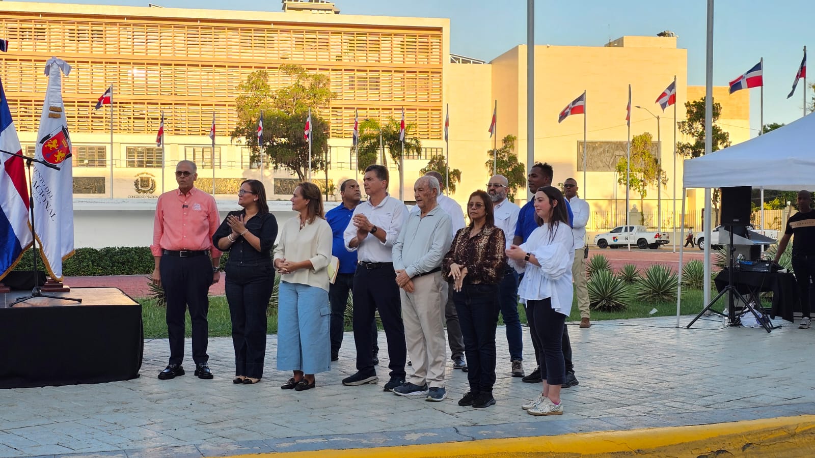 Alcaldía del DN y ECO5RD ponen en marcha la Ruta de la Limpieza Navideña / Karina Jiménez