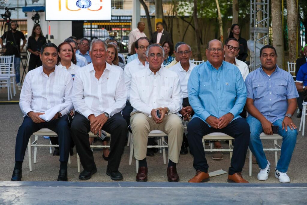 En conmemoración del centenario de su natalicio, la Fundación Juan Ulises García Saleta inauguró este miércoles la Plaza Olímpica Juan Ulises García Saleta (Wiche), un espacio renovado del Centro Olímpico Juan Pablo Duarte 