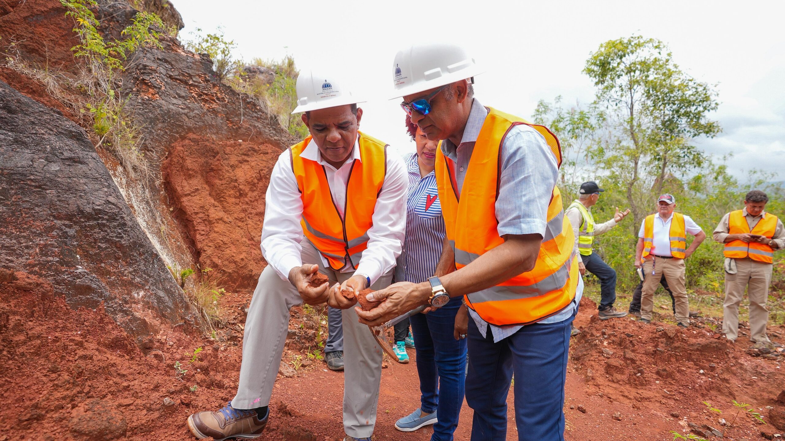 Minería impulsa desarrollo comunitario con inversión de RD$20,000 millones