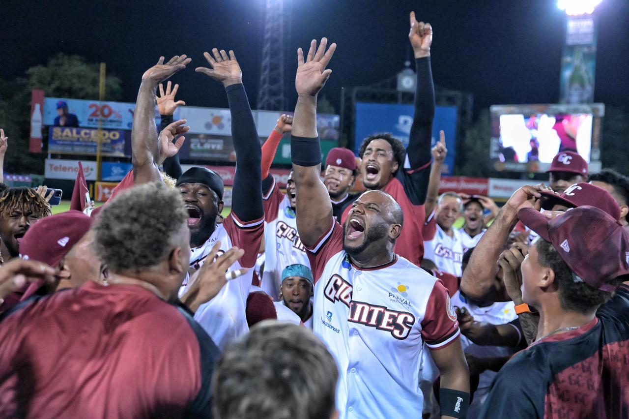 Gigantes celebran su clasificación al Todos contra Todos.