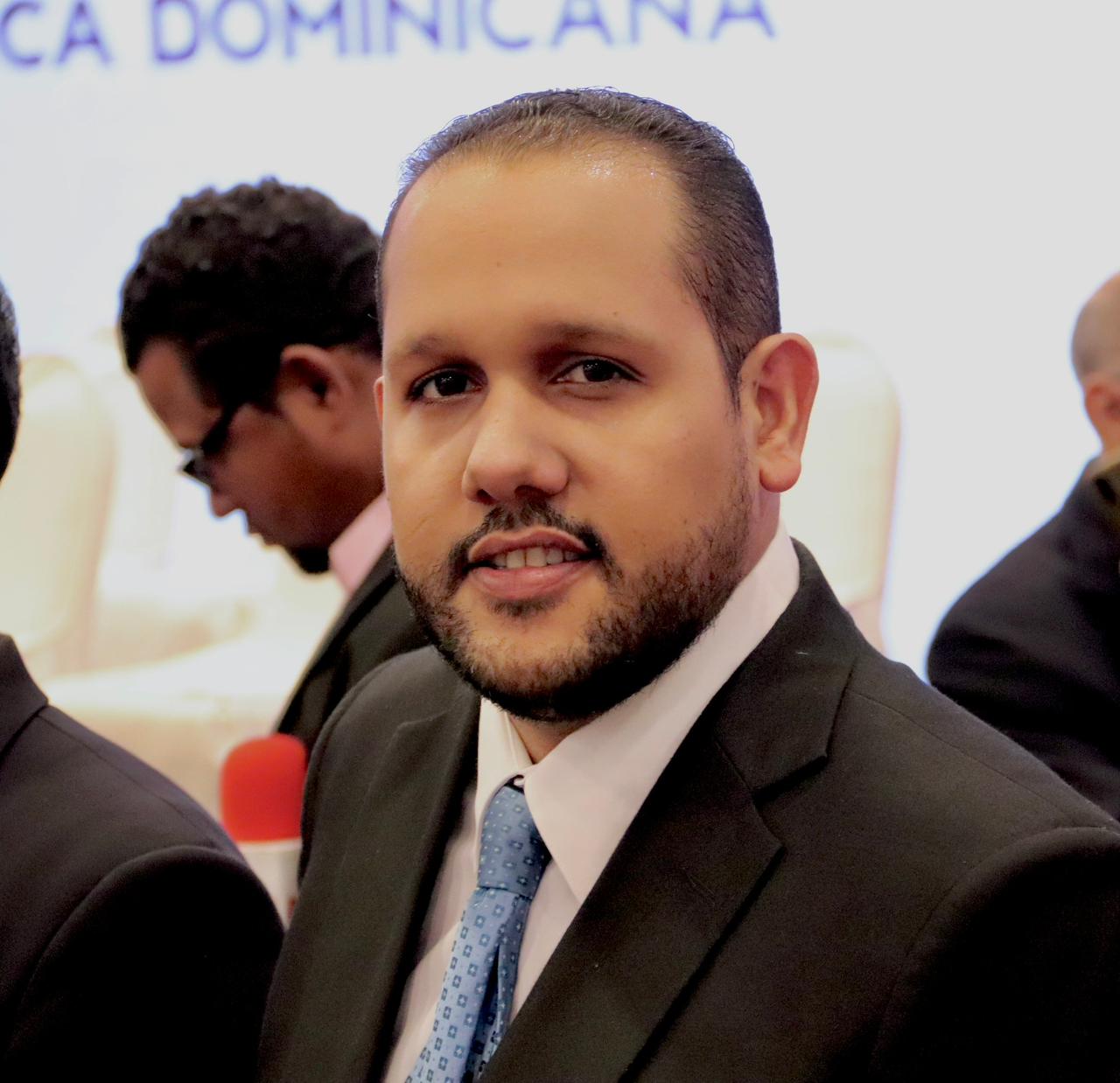 Dirigente político y comunicador Leonardo Manuel Grisanty Cosme.