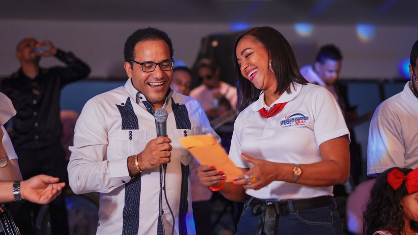 Hilando Fino regala más de RD$5 MM a sus colaboradores durante fiesta navideña