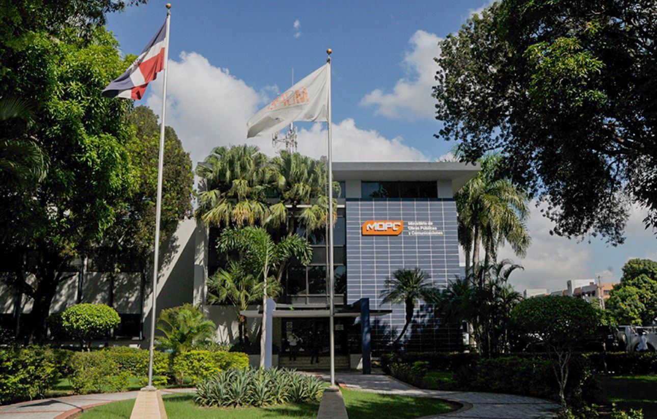 Fachada del Ministerio de Obras Públicas.