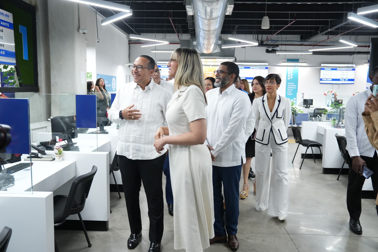 Autoridades realizan recorrido por las recorrido por las nuevas instalaciones de Pasaportes