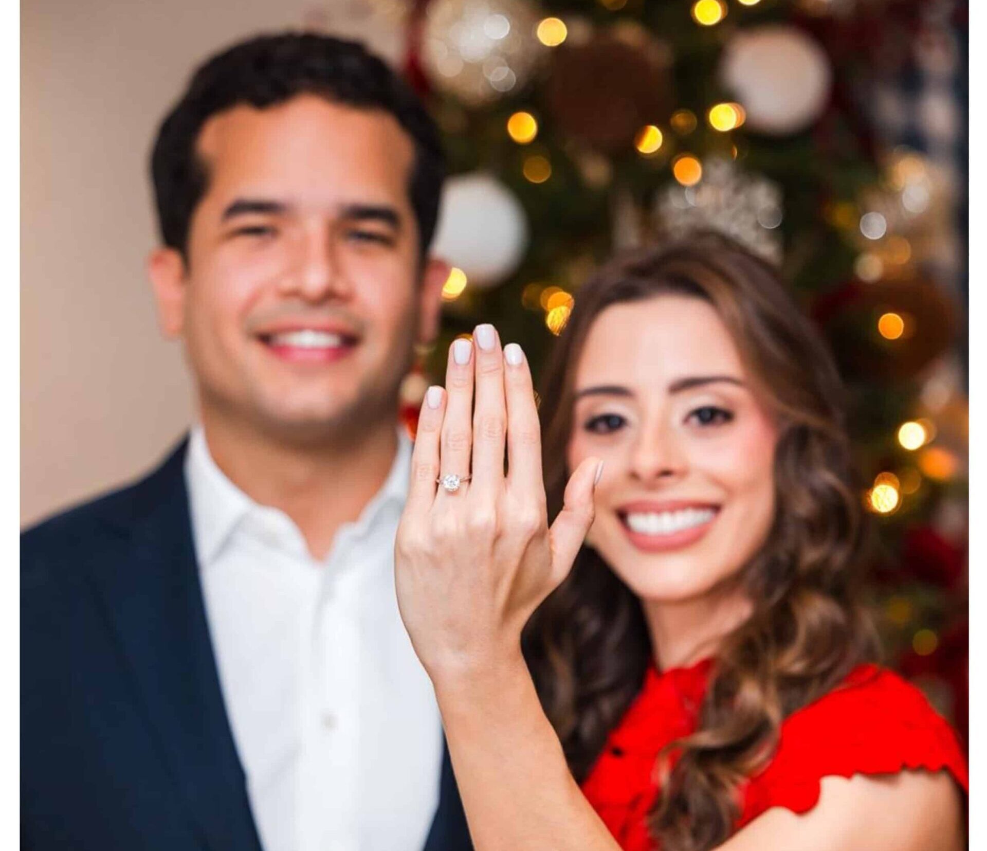 El senador Omar Fernández, junto a su comprometida Alexia Rubio