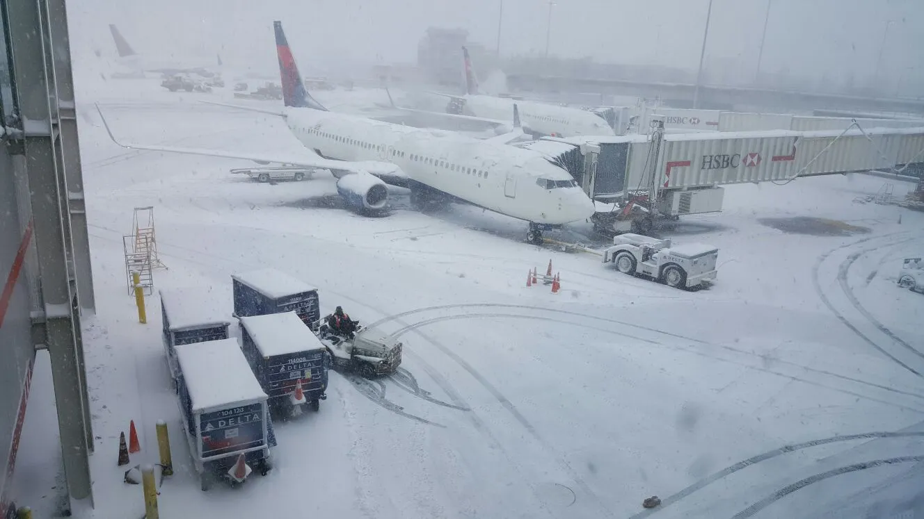 Tormenta de nieve en EE. UU. provoca cancelación de al menos 89 vuelos desde y hacia RD